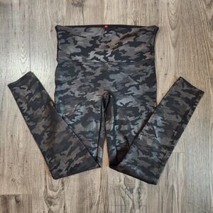 Spanx Women's L Black Camo Faux Leather Leggings Mid Rise Style 20185R